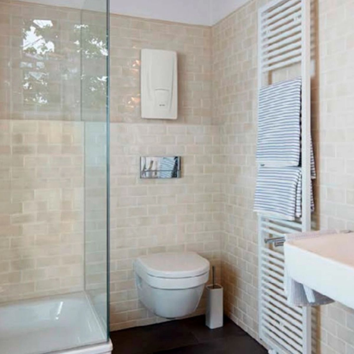 Calentador eléctrico instantáneo trifasico Clage DBX18 Next - Thebath